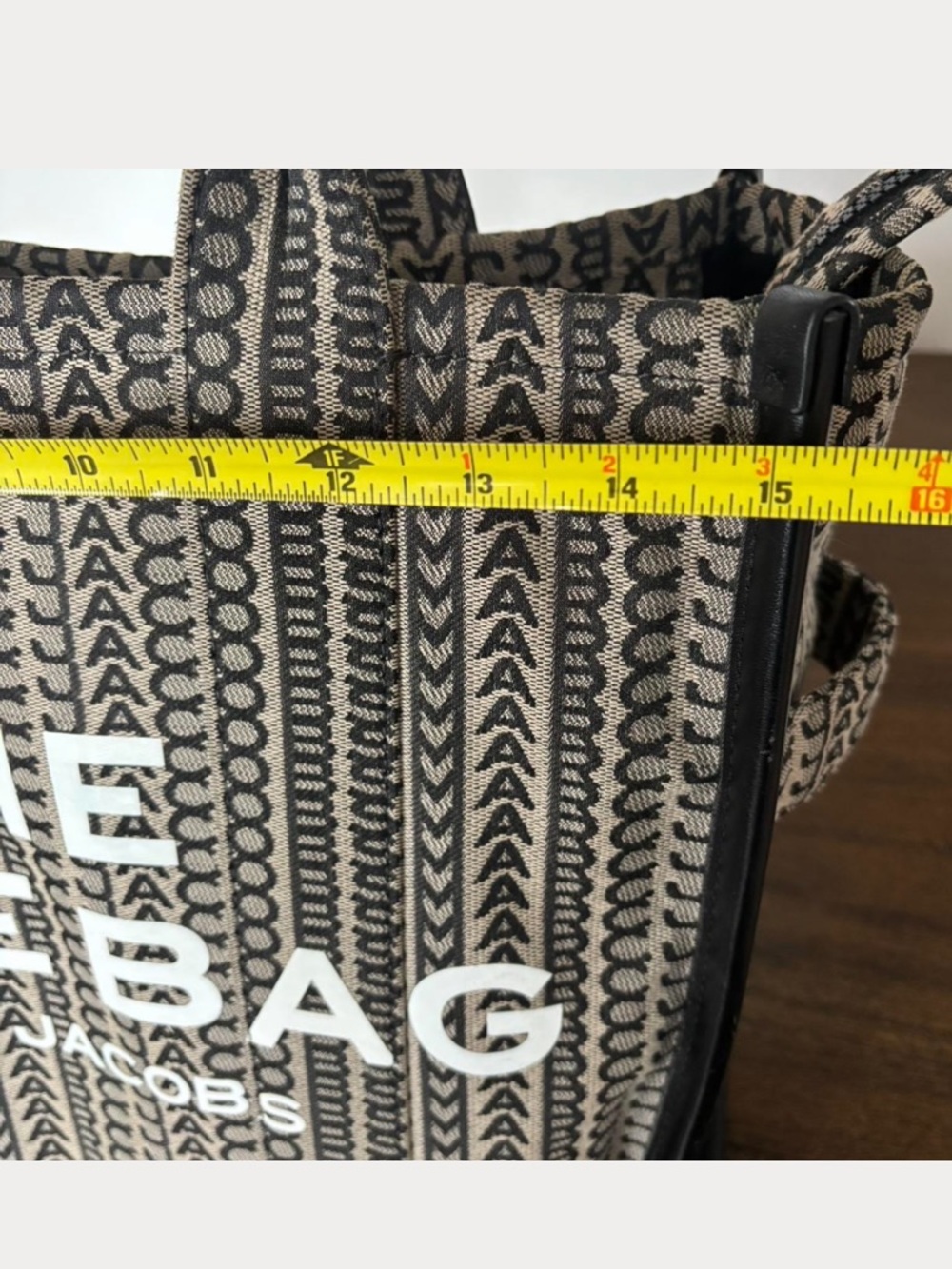 Marc Jacobs "THE TOTE BAG" - Black & Cream Logo Patterned Canvas Tote - Picture 2 of 8
